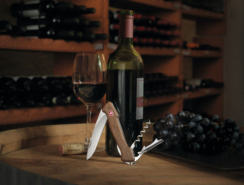 Нож Victorinox Wine Master, 130 мм, 6 функций, ореховое дерево 0.9701.63 от прозводителя Victorinox